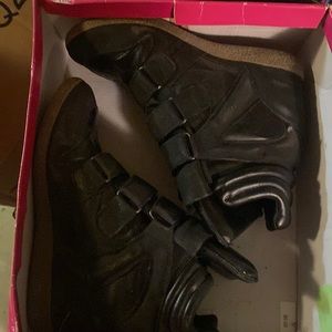 Womens shoes size 7 1/2  Betsy Johnson